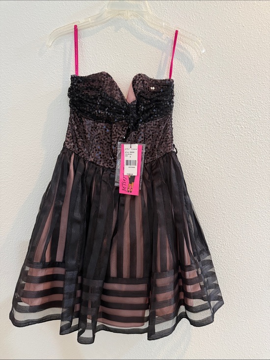Betsey Johnson Dresses & Skirts - Strapless Betsey Johnson Black and Pink Mini Dress